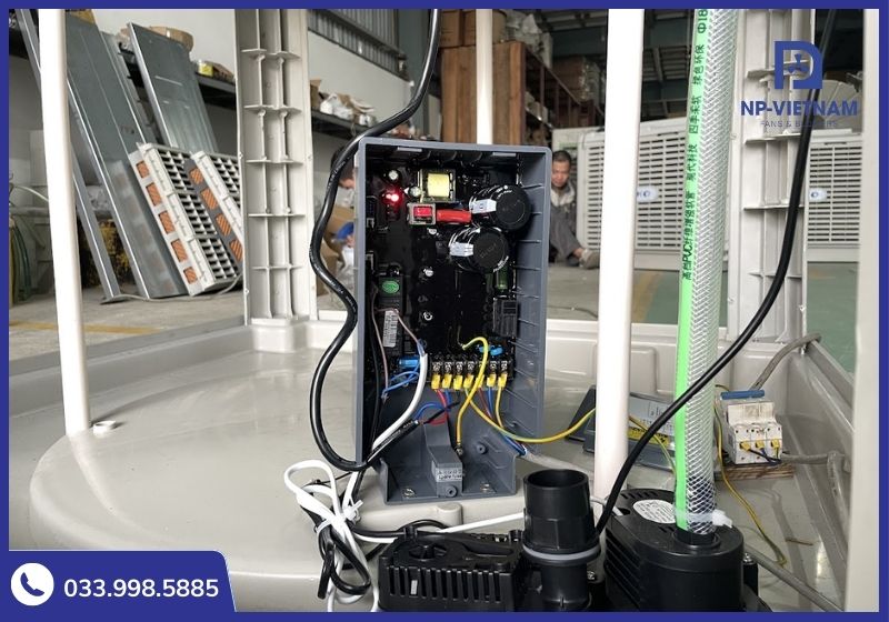 Cấu tạo bo mạch điện tử bên trong máy làm mát NAKO 25000