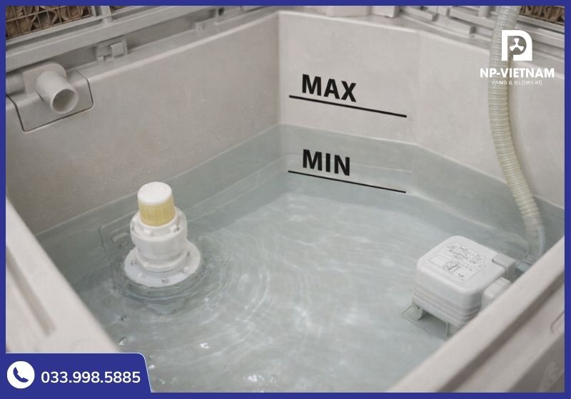Luôn duy trì mực nước trong quạt hơi nước ở khoảng giữa vạch Min và Max để bảo vệ máy bơm