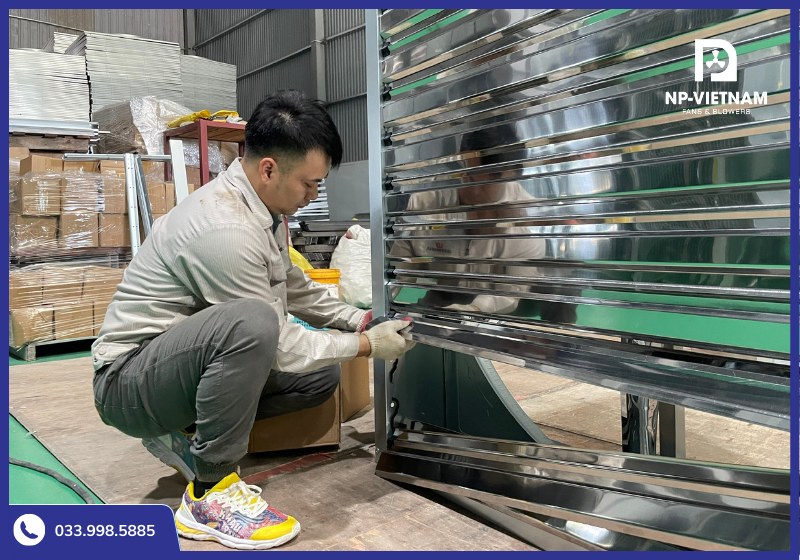 Vệ sinh lưới và cánh quạt định kỳ để giữ hiệu suất cao.