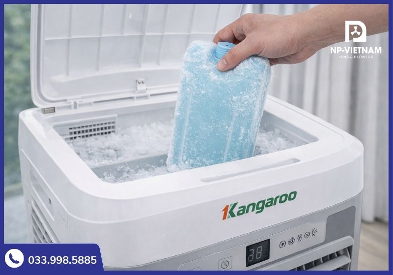 Khay đá khô chuyên dụng trên đỉnh máy là điểm đặc biệt trong cách sử dụng quạt hơi nước Kangaroo