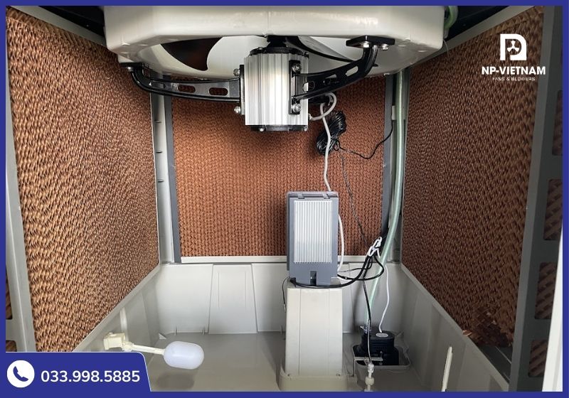 Motor lõi đồng nguyên chất giúp quạt hơi nước tiết kiệm điện năng tối đa.