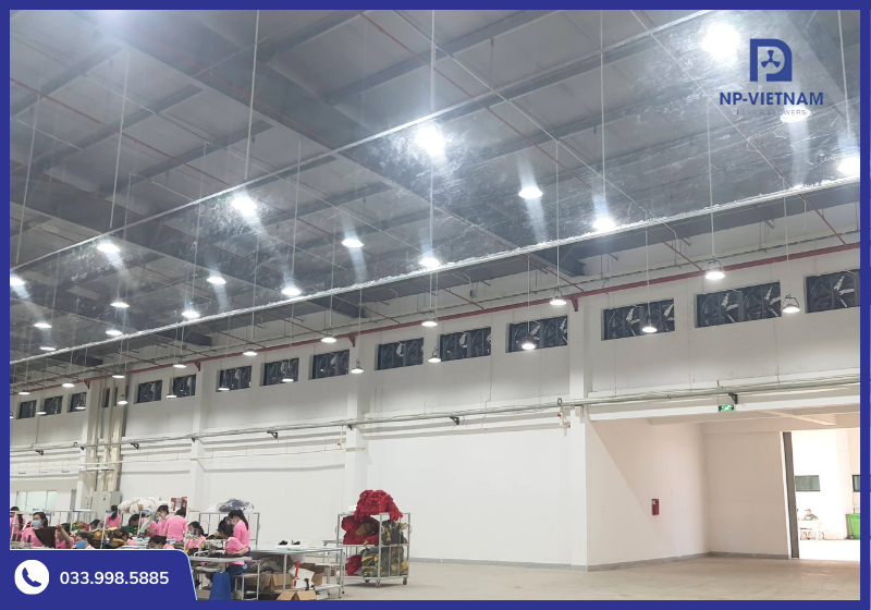 Hệ thống làm mát nhà xưởng bằng quạt thông gió giúp giảm nhiệt, cải thiện môi trường làm việc và tăng năng suất lao động