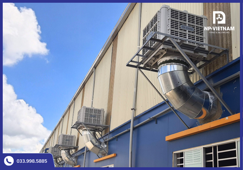 Hệ thống làm mát công nghiệp giúp giảm nhiệt và cải thiện môi trường làm việc trong không gian sản xuất quy mô lớn.