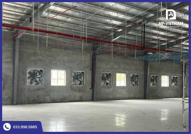 Hệ thống quạt thông gió gắn tường giúp trao đổi khí hiệu quả trong nhà xưởng