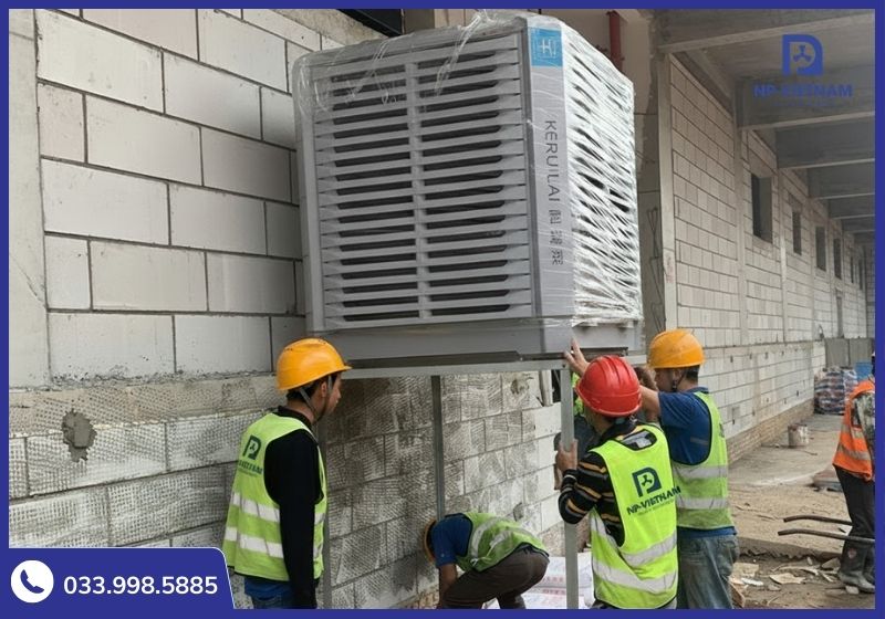 Máy làm mát cao cấp Keruilai KM35 hướng thổi lên, vận hành êm ái với lưu lượng gió 35.000m3/h.