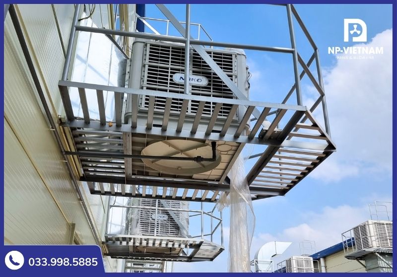 Hệ thống máy làm mát không khí bằng bay hơi NAKO lắp đặt trên mái giúp tối ưu không gian nhà xưởng