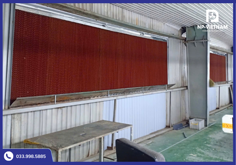 Tấm làm mát nâu HAFUJI được sử dụng trong khung dàn lạnh làm thông thoáng nhà xưởng