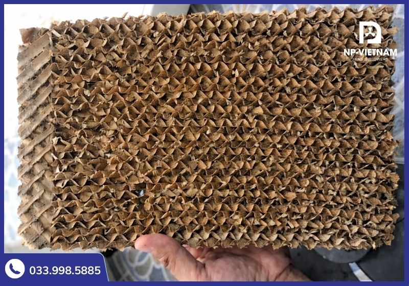 Tại sao quạt hơi nước bị chảy nước? Tấm làm mát quá bẩn là nguyên nhân hàng đầu