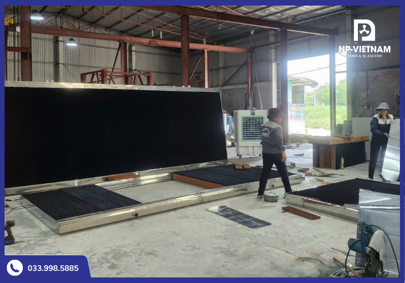 Thi công khung dàn lạnh với tấm làm mát chống rêu tại kho xưởng NP Việt Nam