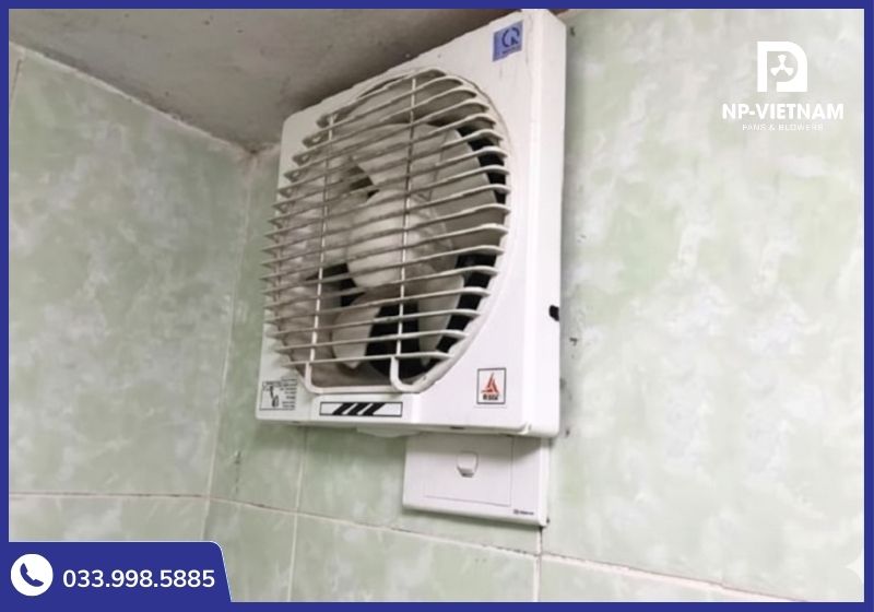 Quạt thông gió gắn tường nhà vệ sinh cần phải vệ sinh kĩ vì rất nhiều bụi bặm