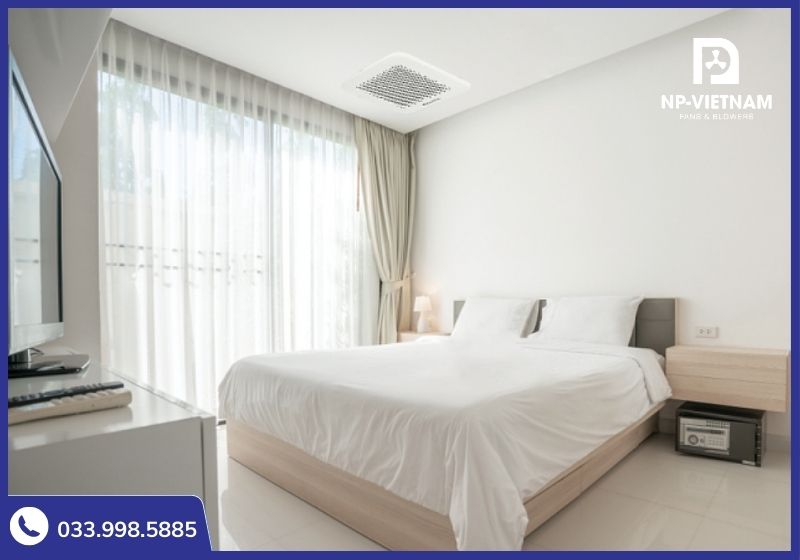 Lắp đặt quạt thông gió phòng ngủ siêu êm tại vị trí cao giúp lưu thông oxy tối ưu.